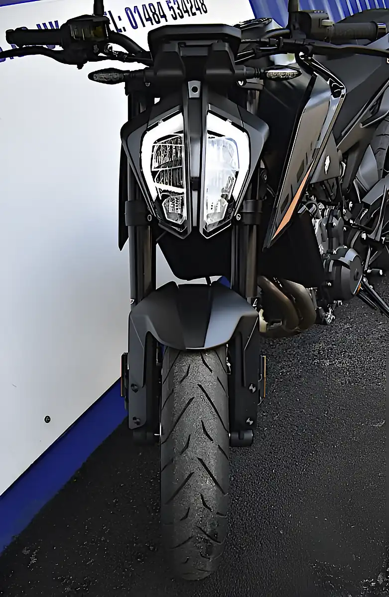 Used 2022 Ktm 890 Duke Naked Black - Interior and Exterior details 5