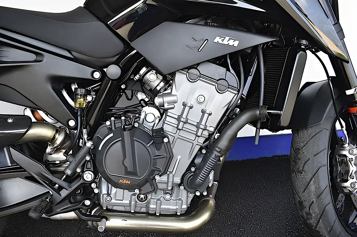 Used 2022 Ktm 890 Duke Naked Black - Interior and Exterior details 7