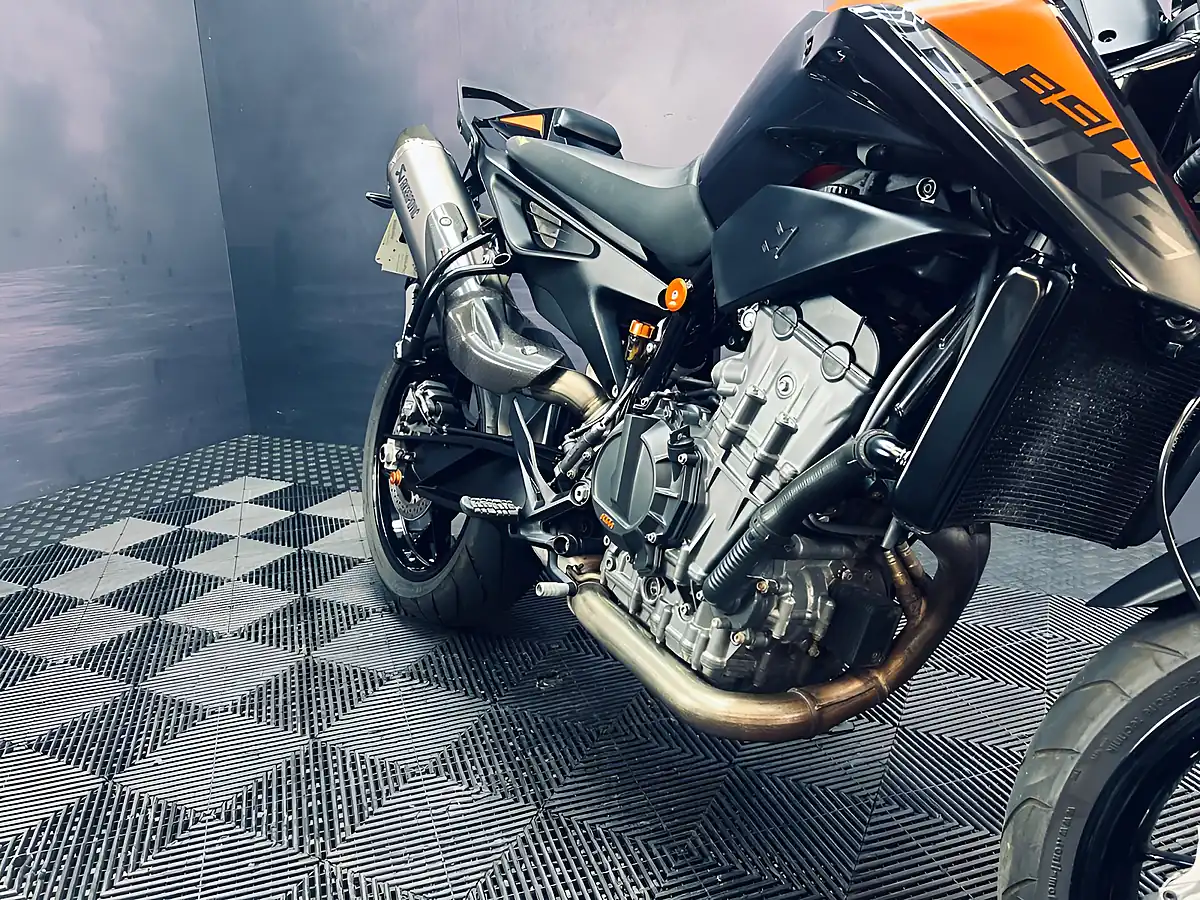 Used 2022 Ktm 890 Duke Orange - Interior and Exterior details 10