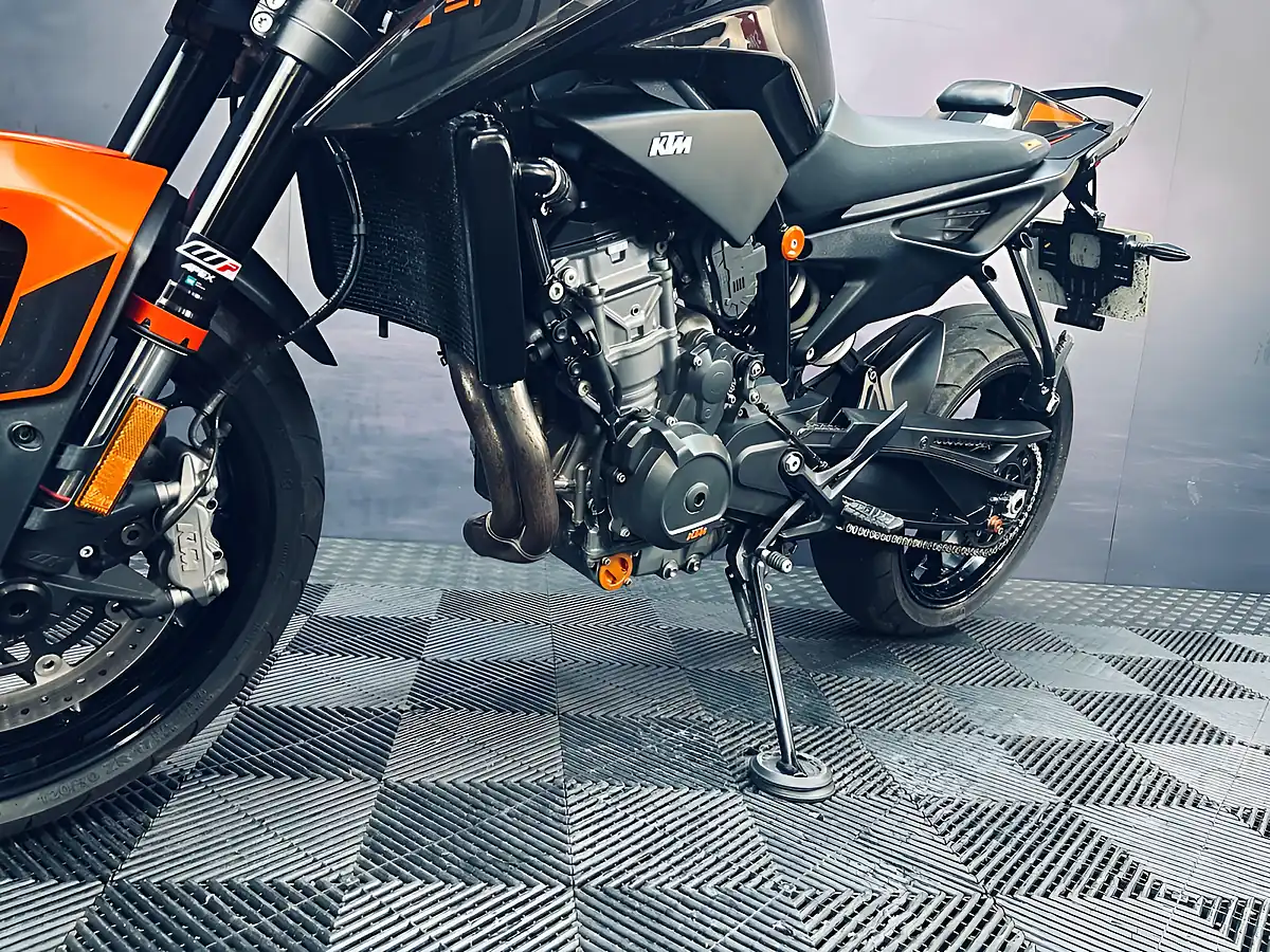 Used 2022 Ktm 890 Duke Orange - Interior and Exterior details 11