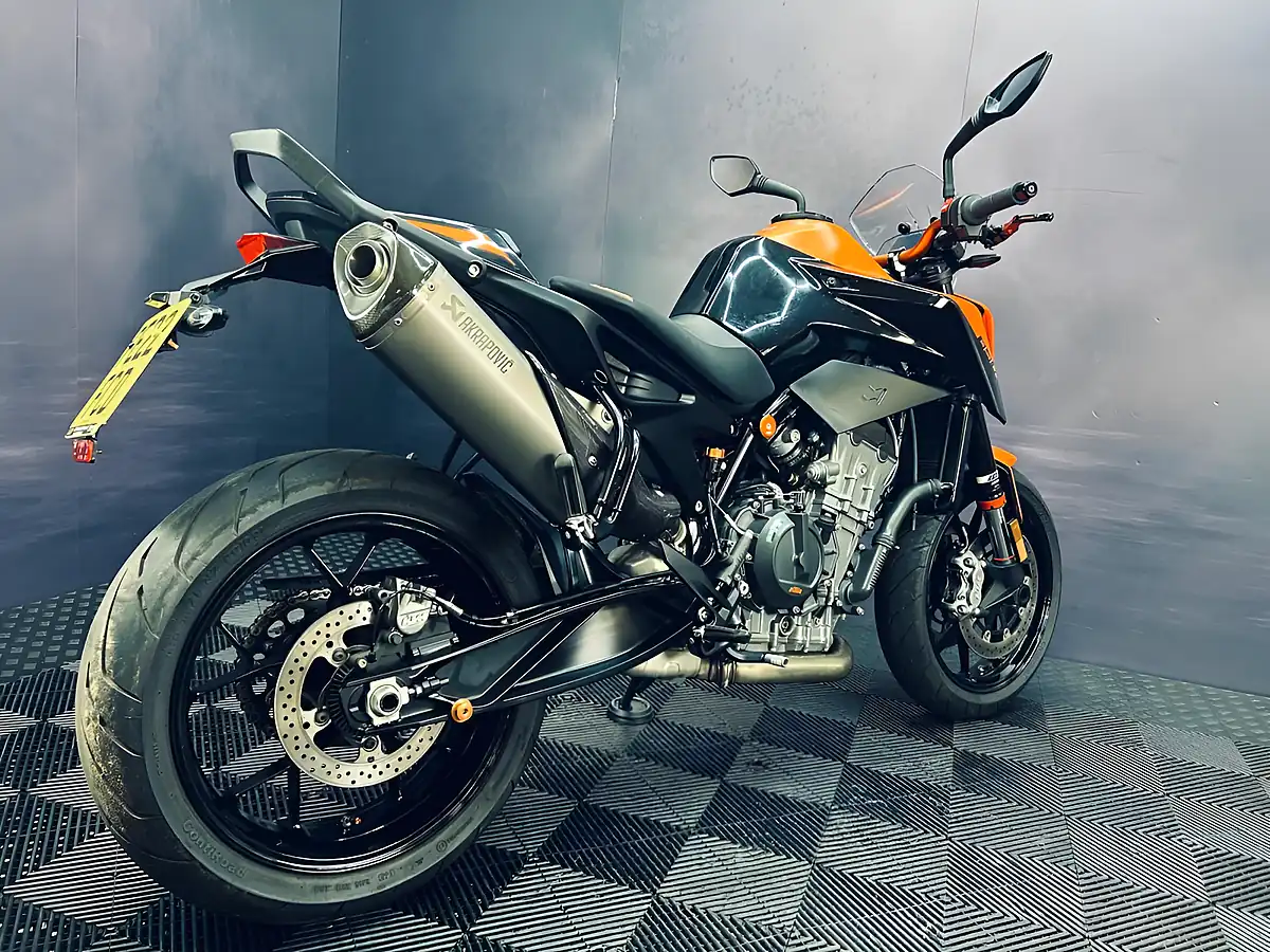 Used 2022 Ktm 890 Duke Orange - Interior and Exterior details 12