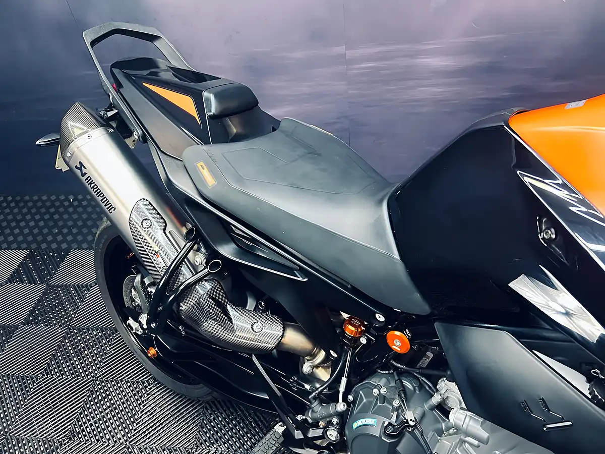 Used 2022 Ktm 890 Duke Orange - Interior and Exterior details 13
