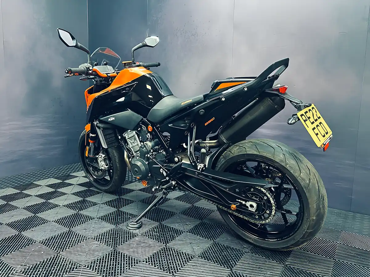 Used 2022 Ktm 890 Duke Orange - Interior and Exterior details 14