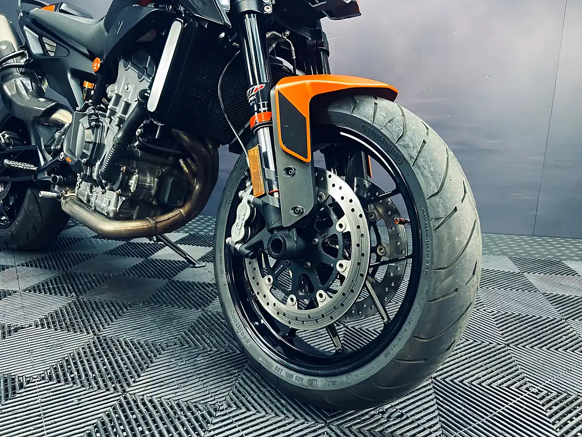 Used 2022 Ktm 890 Duke Orange - Interior and Exterior details 16
