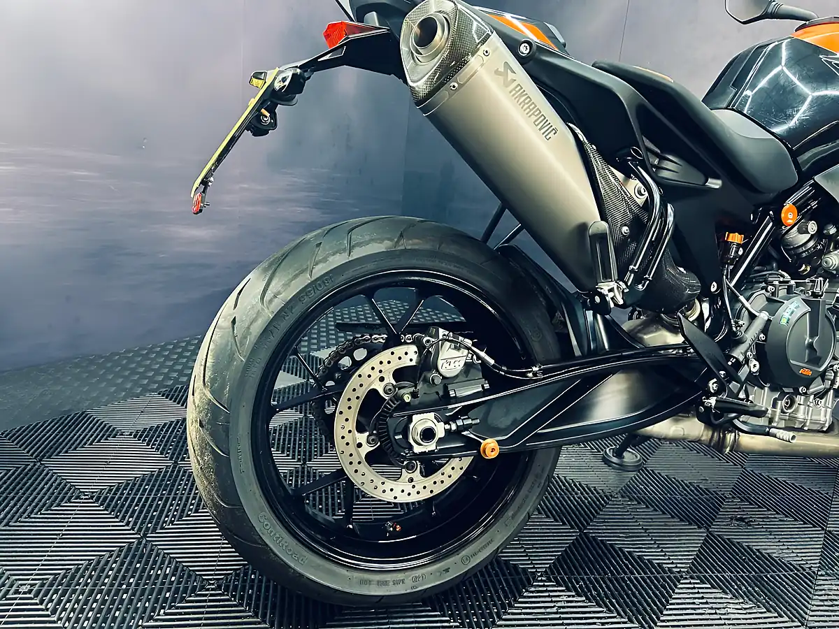Used 2022 Ktm 890 Duke Orange - Interior and Exterior details 17
