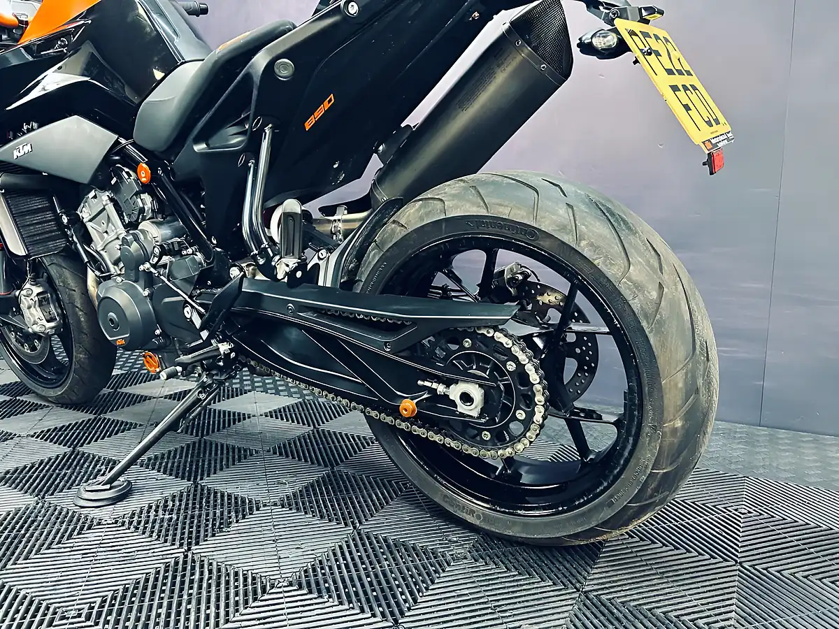 Used 2022 Ktm 890 Duke Orange - Interior and Exterior details 18