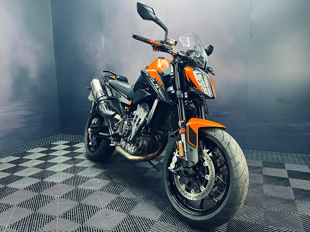 Used 2022 Ktm 890 Duke Orange - Interior and Exterior details 19