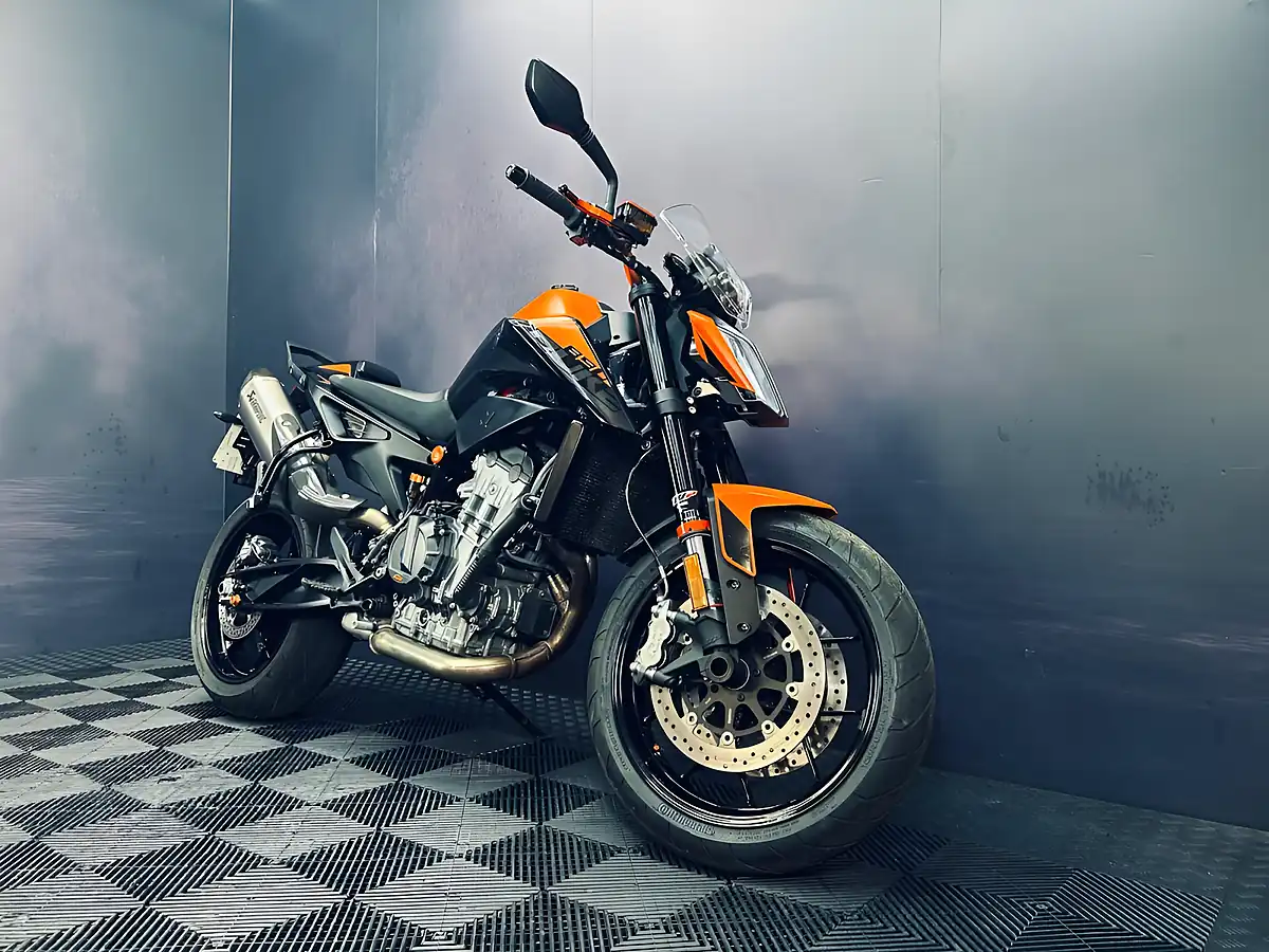 Used 2022 Ktm 890 Duke Orange - Interior and Exterior details 4
