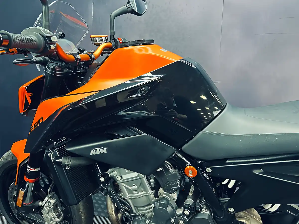 Used 2022 Ktm 890 Duke Orange - Interior and Exterior details 6