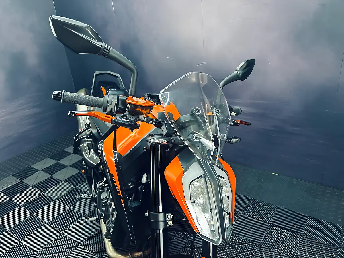 Used 2022 Ktm 890 Duke Orange - Interior and Exterior details 8