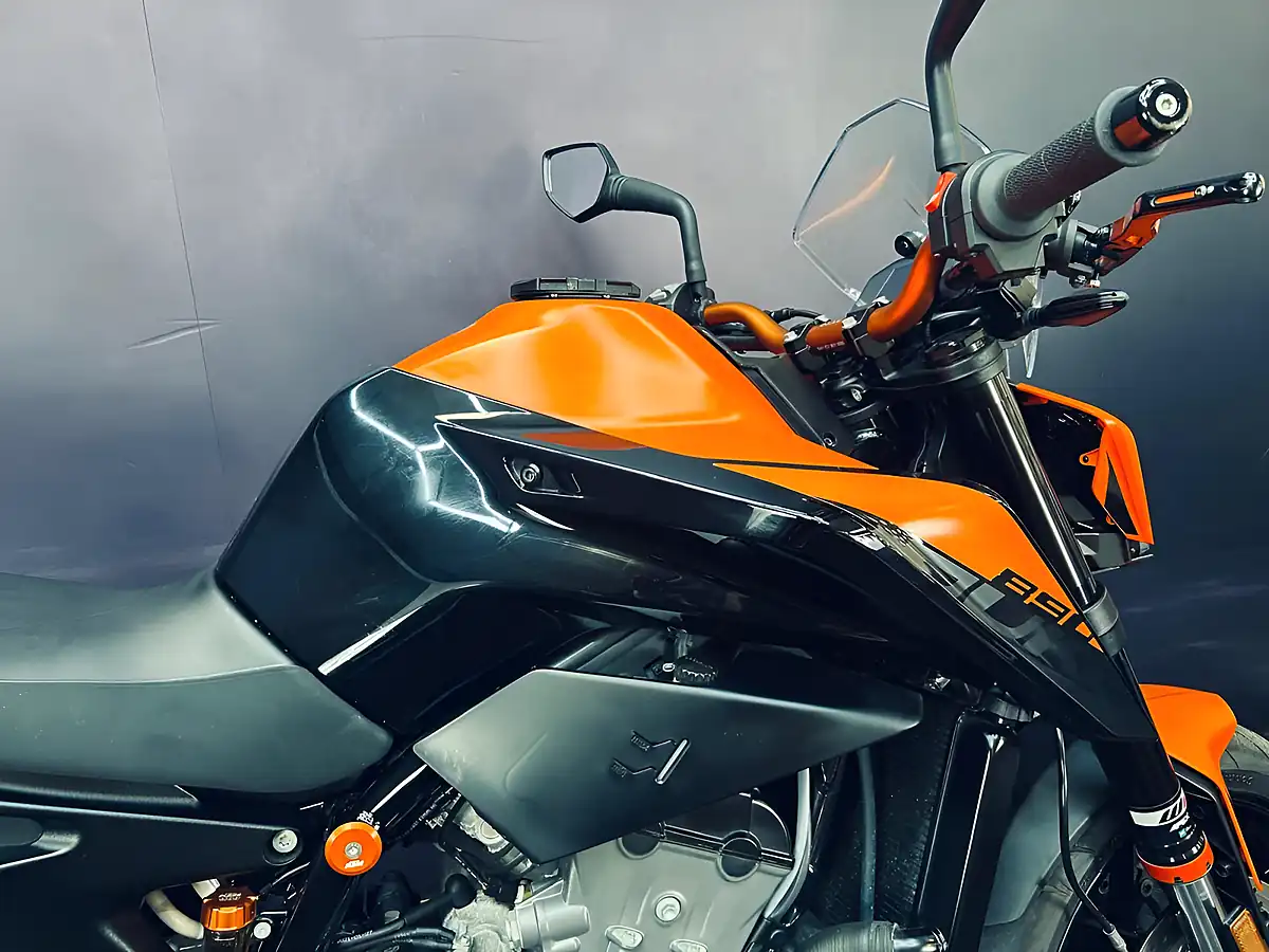 Used 2022 Ktm 890 Duke Orange - Interior and Exterior details 9