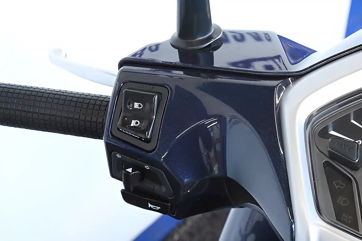Used 2022 Kymco Like Retro Blue - Interior and Exterior details 13