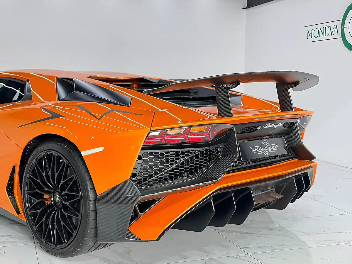 Used 2022 Lamborghini Aventador Superveloce Orange - Interior and Exterior details 14