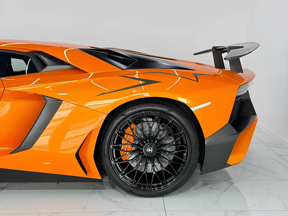 Used 2022 Lamborghini Aventador Superveloce Orange - Interior and Exterior details 17