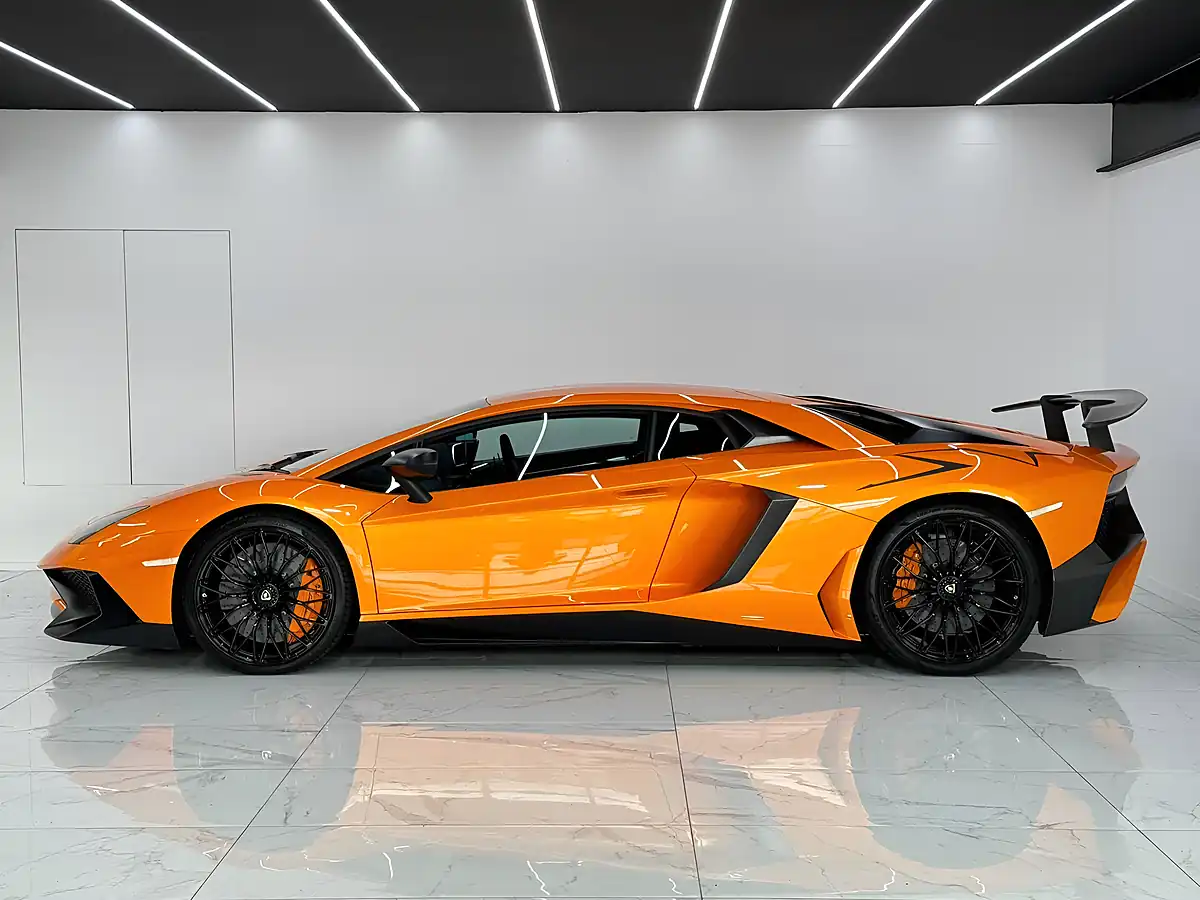 Used 2022 Lamborghini Aventador Superveloce Orange - Interior and Exterior details 3