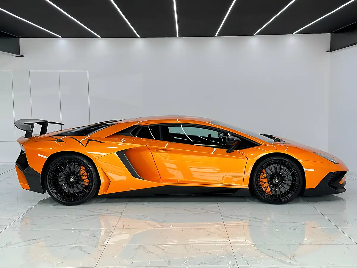 Used 2022 Lamborghini Aventador Superveloce Orange - Interior and Exterior details 4