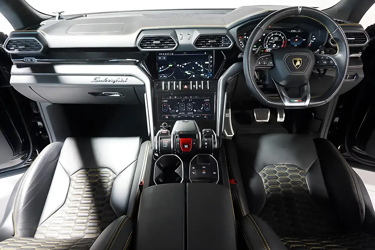 Used 2022 Lamborghini Urus Forge Carbon Edition Black - Interior and Exterior details 7