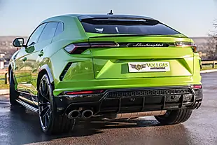 Used 2022 Lamborghini Urus Pearl Capsule Green - Interior and Exterior details 10