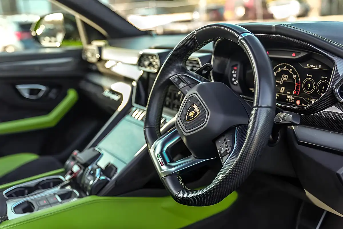 Used 2022 Lamborghini Urus Pearl Capsule Green - Interior and Exterior details 11
