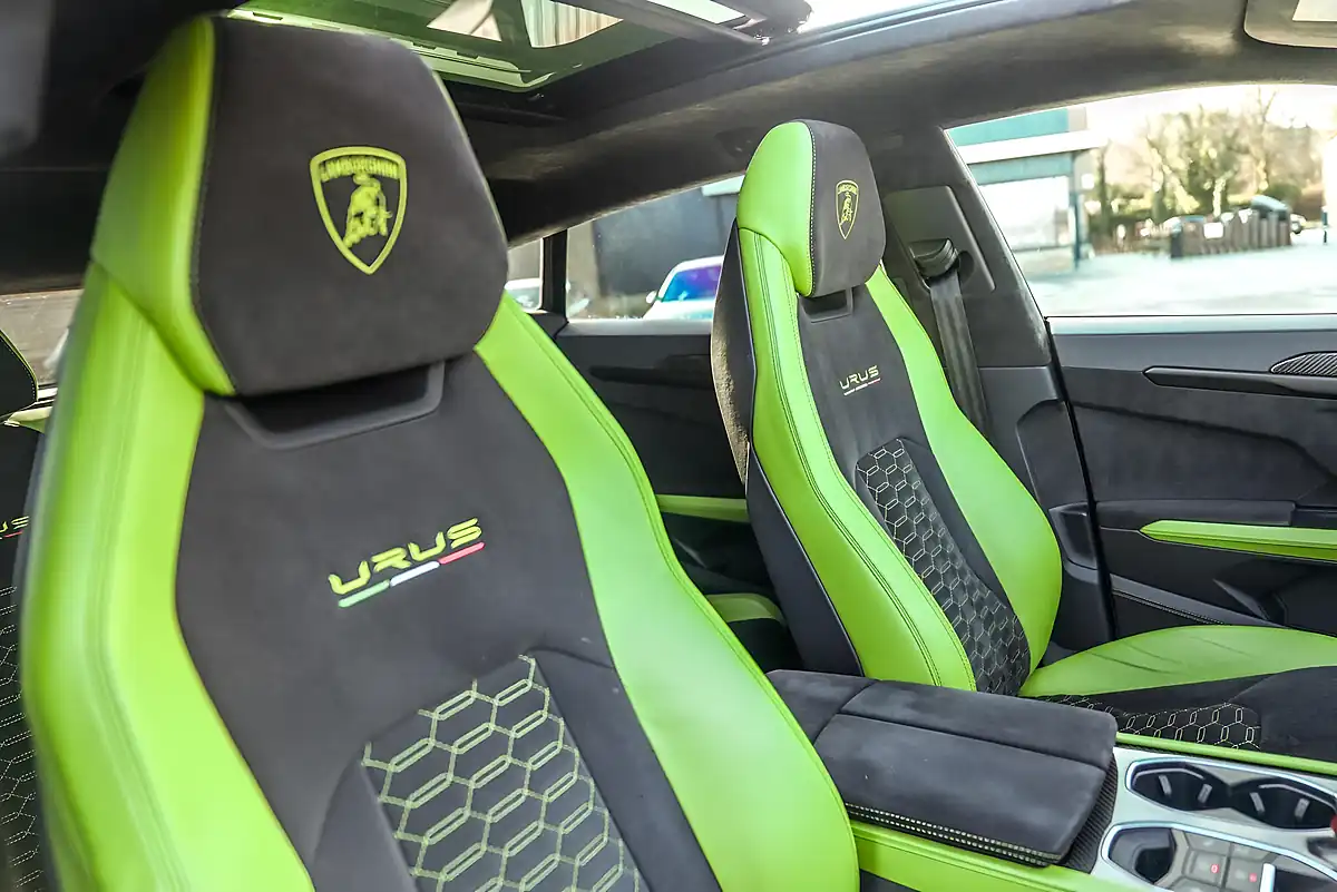 Used 2022 Lamborghini Urus Pearl Capsule Green - Interior and Exterior details 12