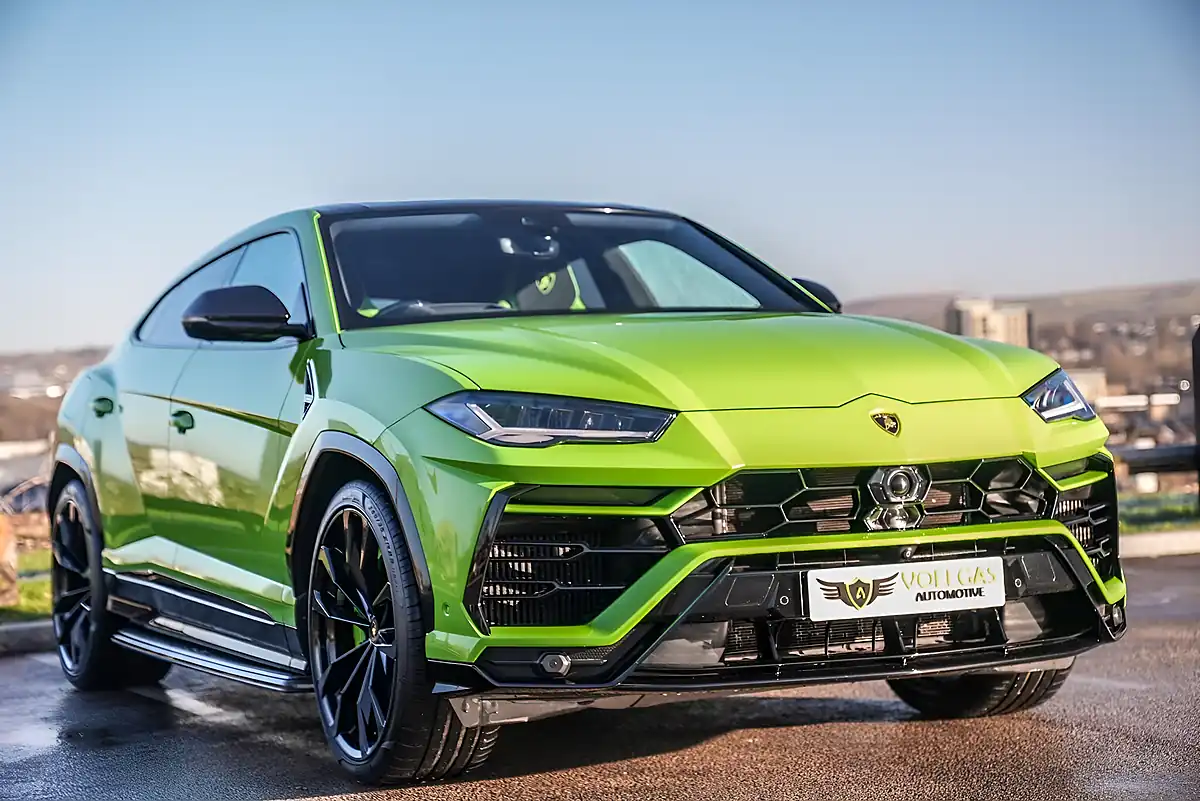 Used 2022 Lamborghini Urus Pearl Capsule Green - Interior and Exterior details 13