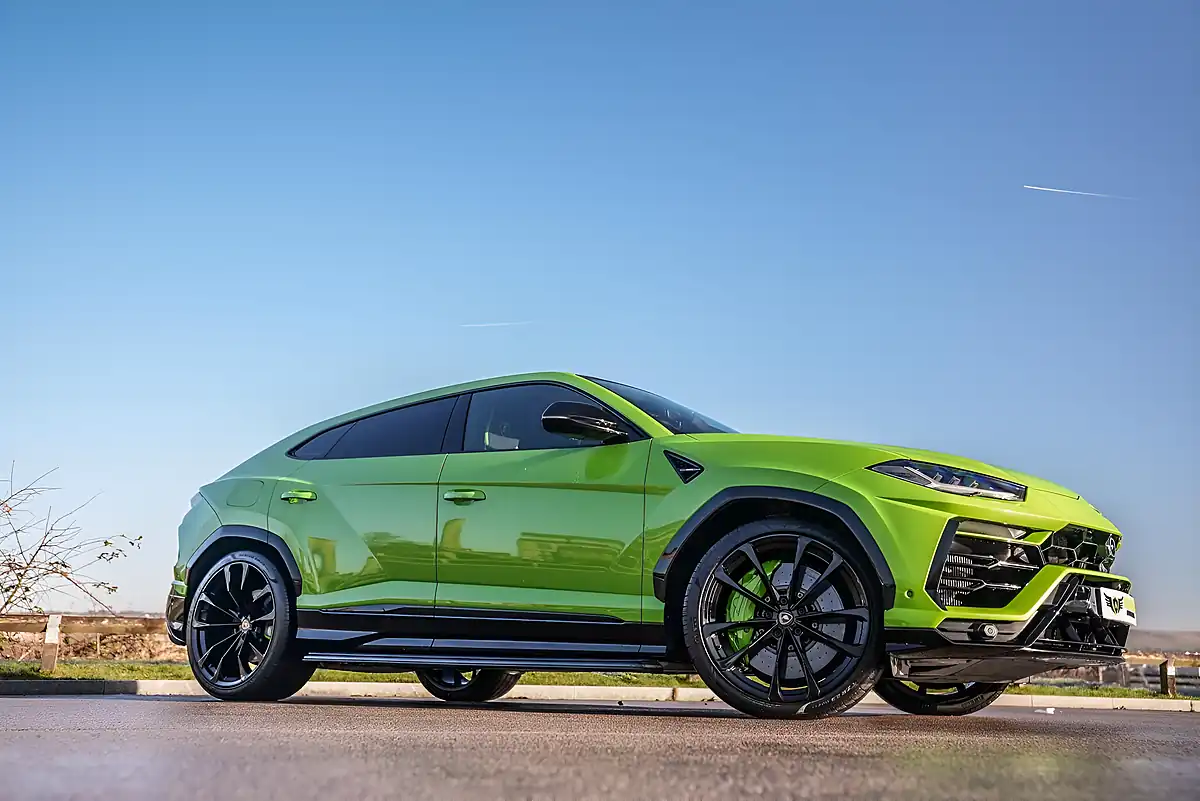 Used 2022 Lamborghini Urus Pearl Capsule Green - Interior and Exterior details 14