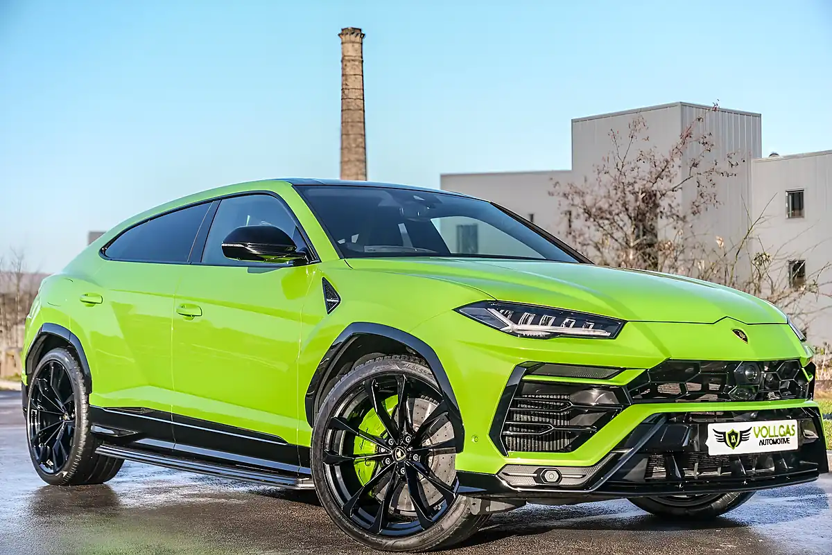 Used 2022 Lamborghini Urus Pearl Capsule Green - Interior and Exterior details 15