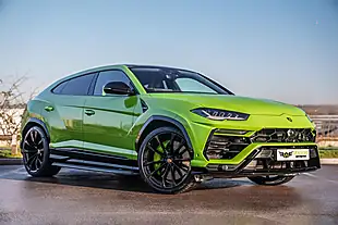 Used 2022 Lamborghini Urus Pearl Capsule Green - Interior and Exterior details 2