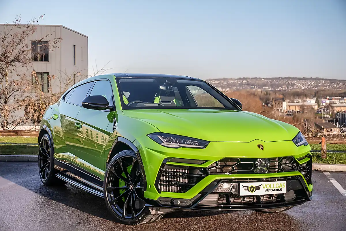 Used 2022 Lamborghini Urus Pearl Capsule Green - Interior and Exterior details 4