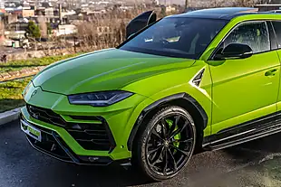 Used 2022 Lamborghini Urus Pearl Capsule Green - Interior and Exterior details 5