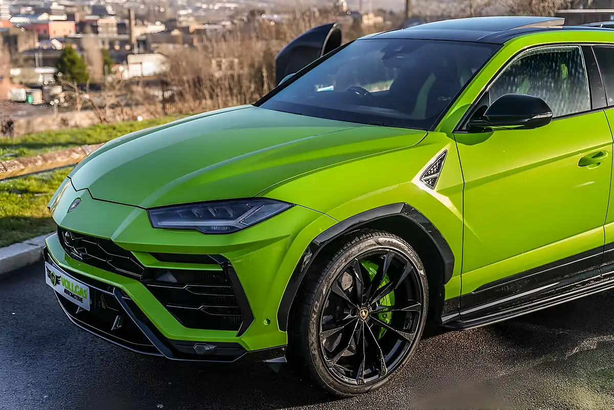 Used 2022 Lamborghini Urus Pearl Capsule Green - Interior and Exterior details 5