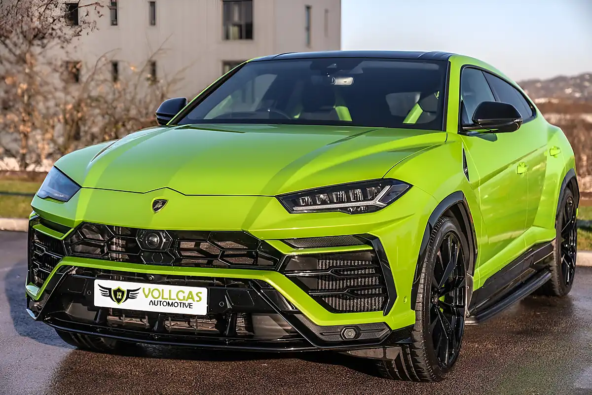 Used 2022 Lamborghini Urus Pearl Capsule Green - Interior and Exterior details 6