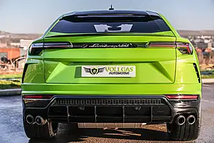 Used 2022 Lamborghini Urus Pearl Capsule Green - Interior and Exterior details 8