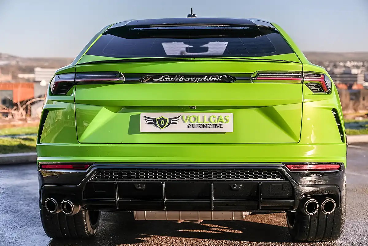 Used 2022 Lamborghini Urus Pearl Capsule Green - Interior and Exterior details 8