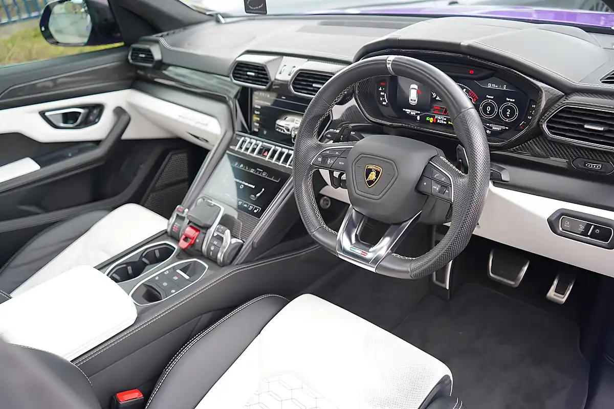 Used 2022 Lamborghini Urus Viola Pasifae - Interior and Exterior details 11