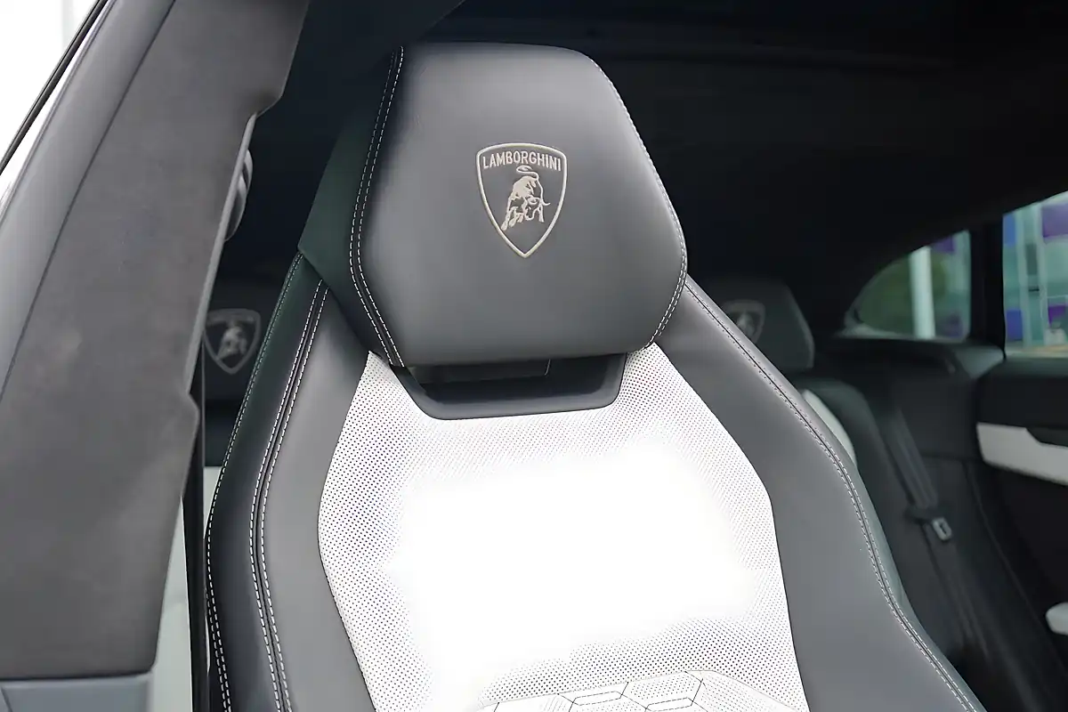 Used 2022 Lamborghini Urus Viola Pasifae - Interior and Exterior details 12