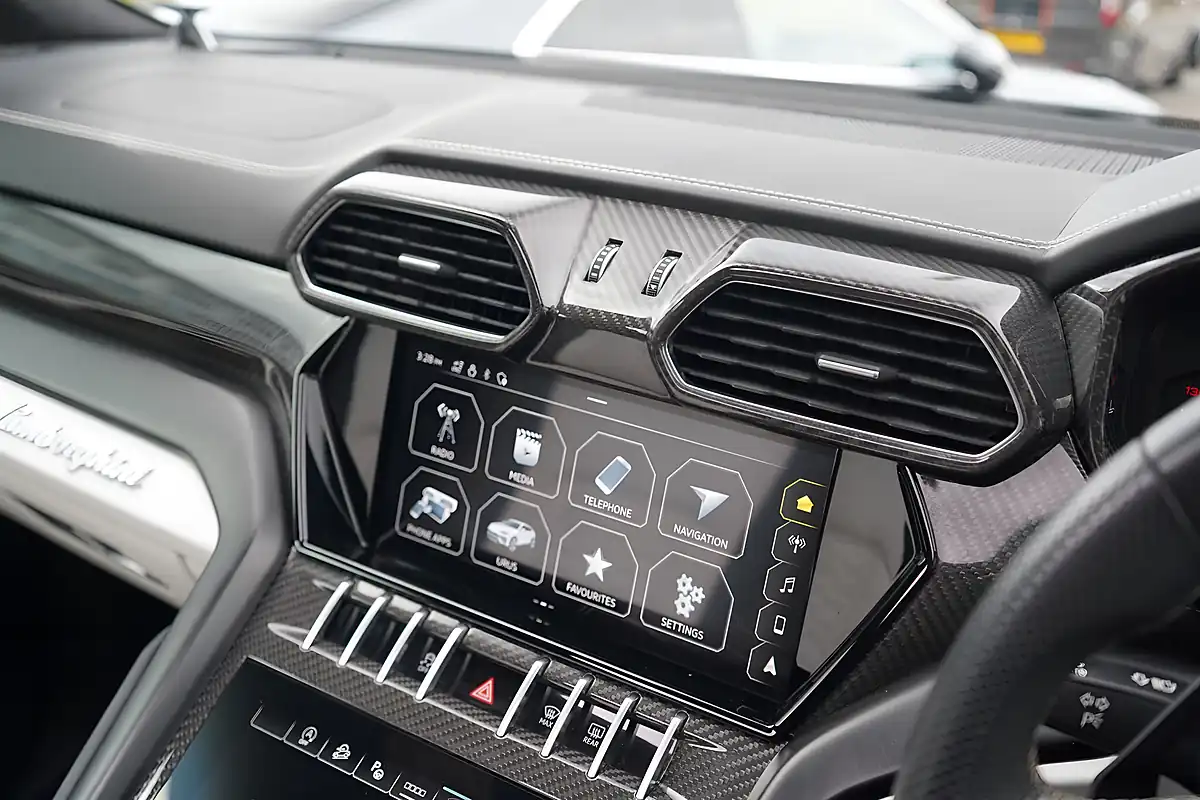 Used 2022 Lamborghini Urus Viola Pasifae - Interior and Exterior details 18