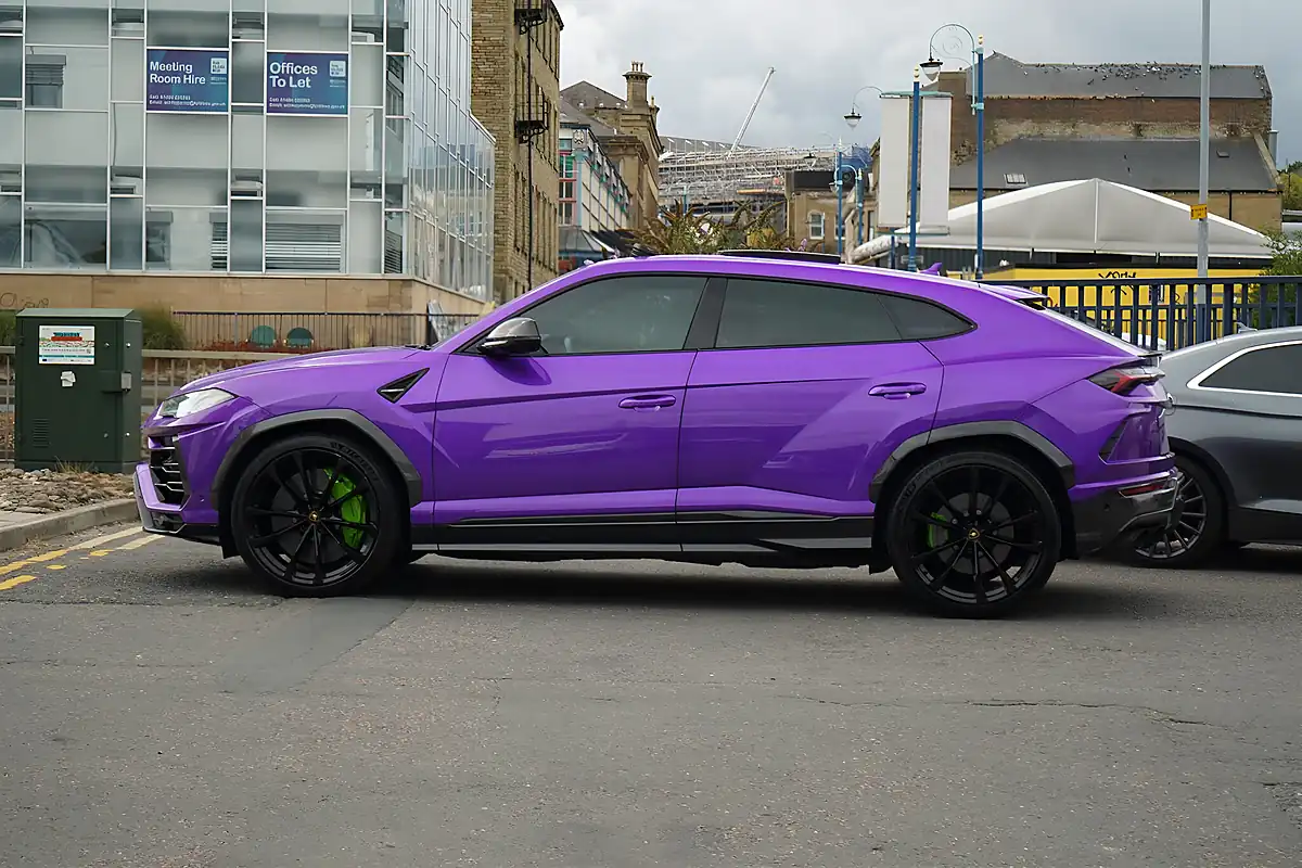 Used 2022 Lamborghini Urus Viola Pasifae - Interior and Exterior details 7