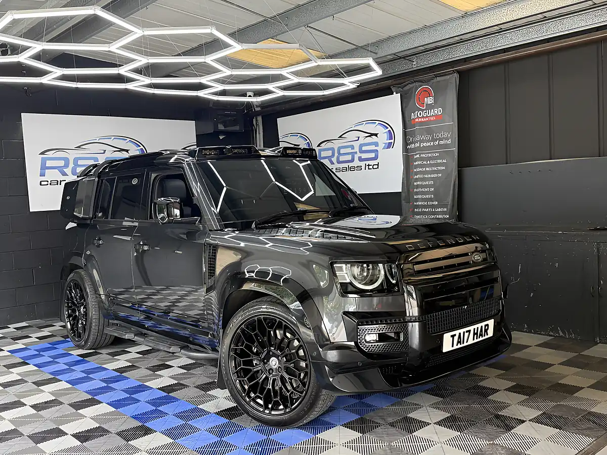 Used 2022 Land Rover Defender 110 Carpathian Edition Grey - Front View