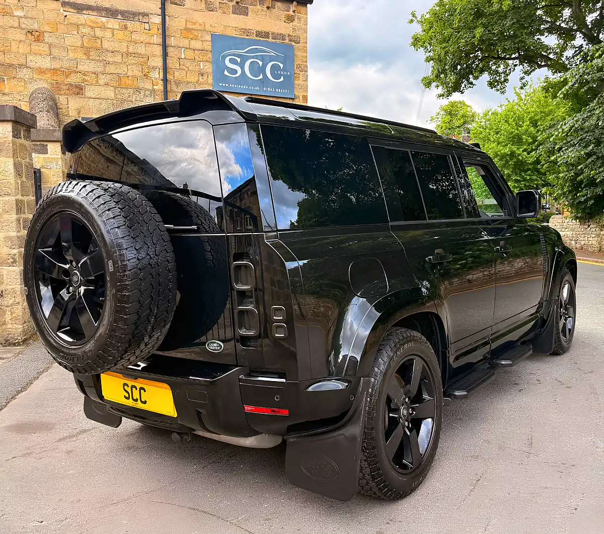 Used 2022 Land Rover Defender 110 Hse Hard Top Santorini Black - Interior and Exterior details 11