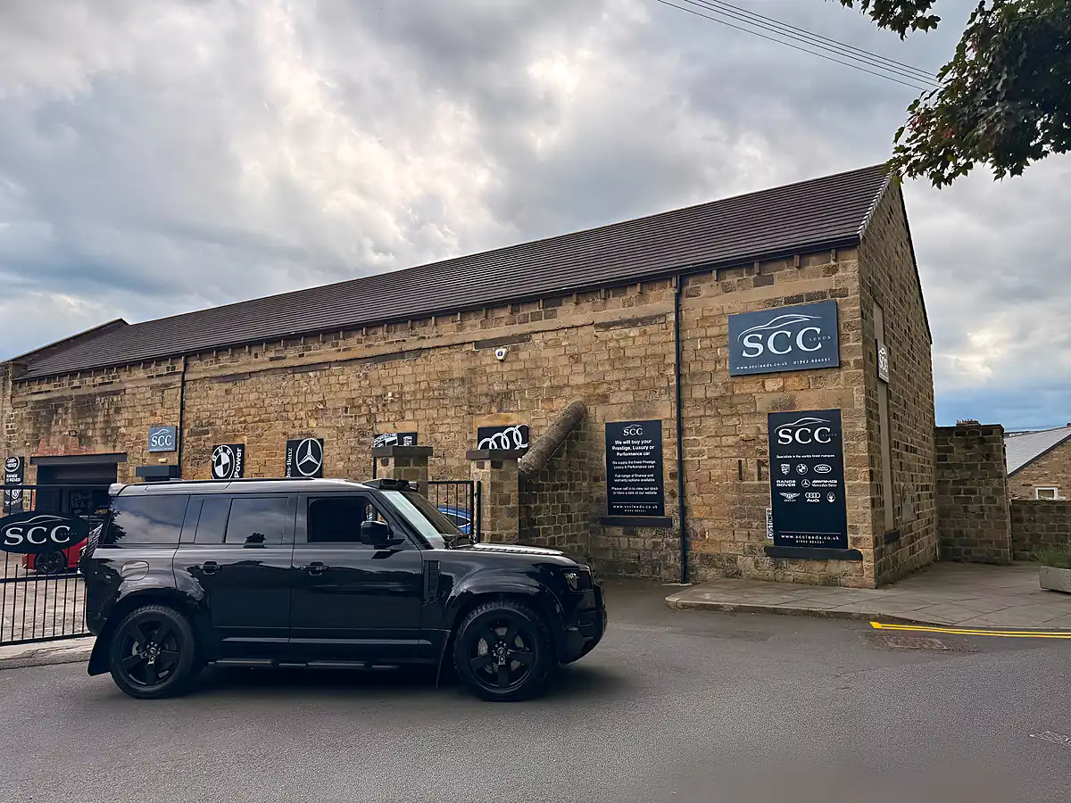Used 2022 Land Rover Defender 110 Hse Hard Top Santorini Black - Interior and Exterior details 13