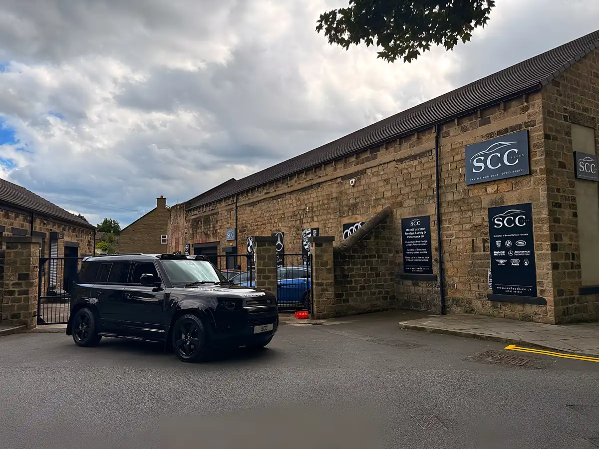 Used 2022 Land Rover Defender 110 Hse Hard Top Santorini Black - Interior and Exterior details 14