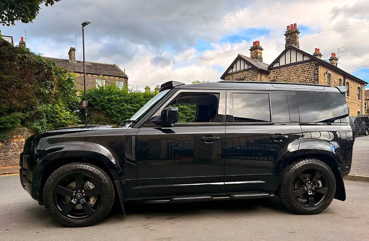 Used 2022 Land Rover Defender 110 Hse Hard Top Santorini Black - Interior and Exterior details 8