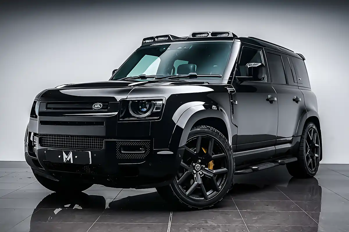 Used 2022 Land Rover Defender 110 Hse Santorini Black - Interior and Exterior details 4