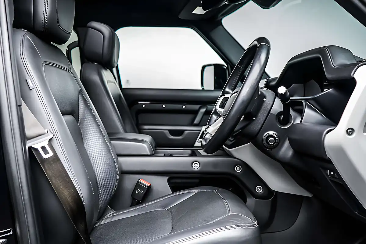 Used 2022 Land Rover Defender 110 Hse Santorini Black - Interior and Exterior details 5