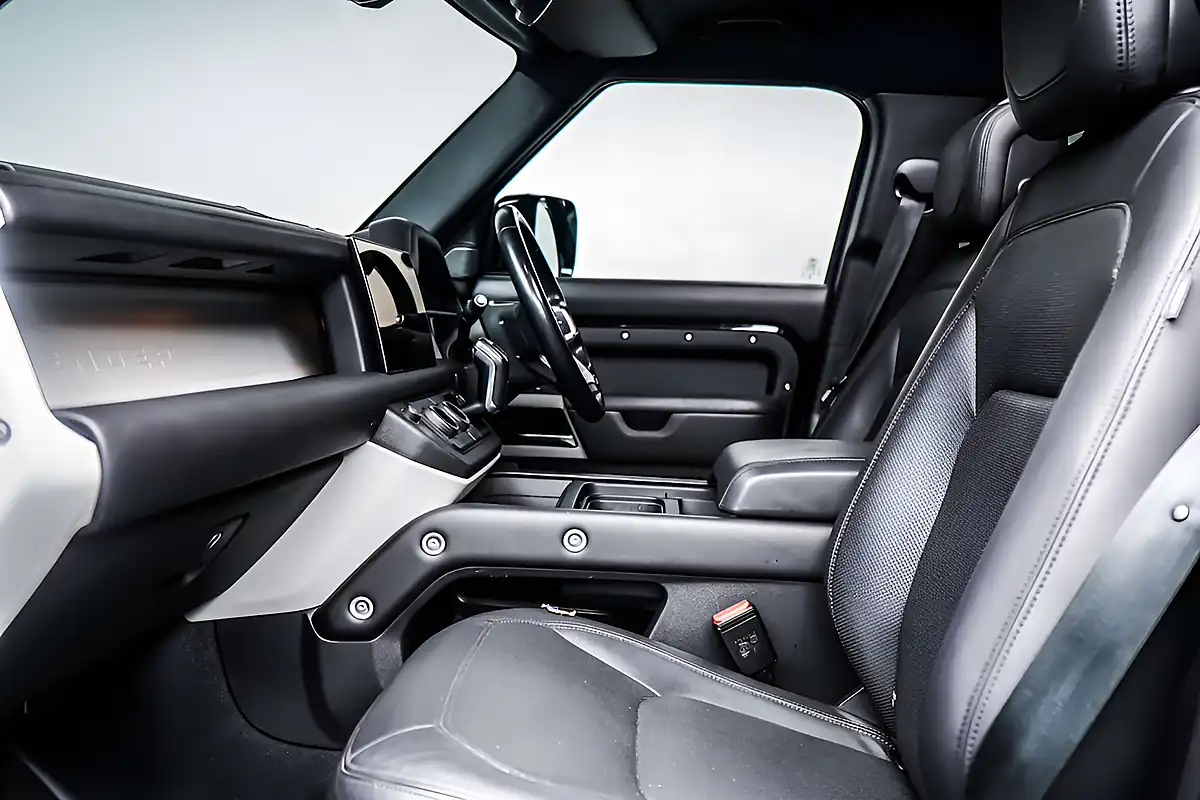 Used 2022 Land Rover Defender 110 Hse Santorini Black - Interior and Exterior details 6