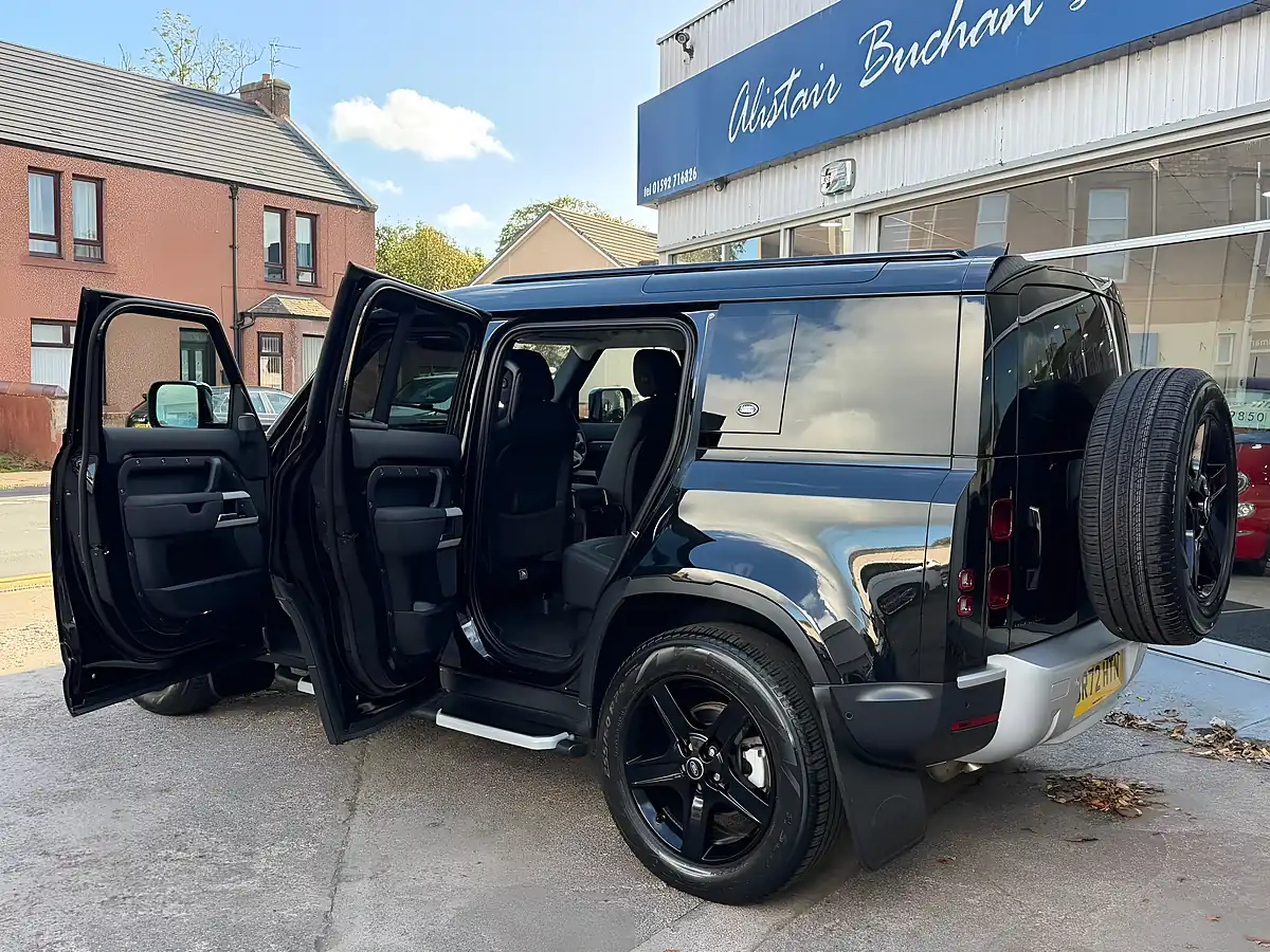 Used 2022 Land Rover Defender 110 Se Black - Interior and Exterior details 10