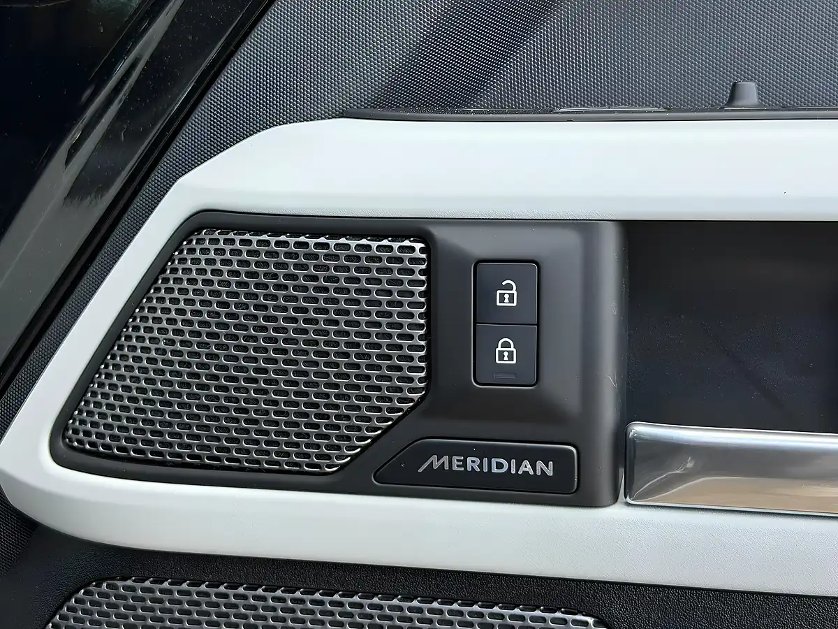 Used 2022 Land Rover Defender 110 Se Black - Interior and Exterior details 15