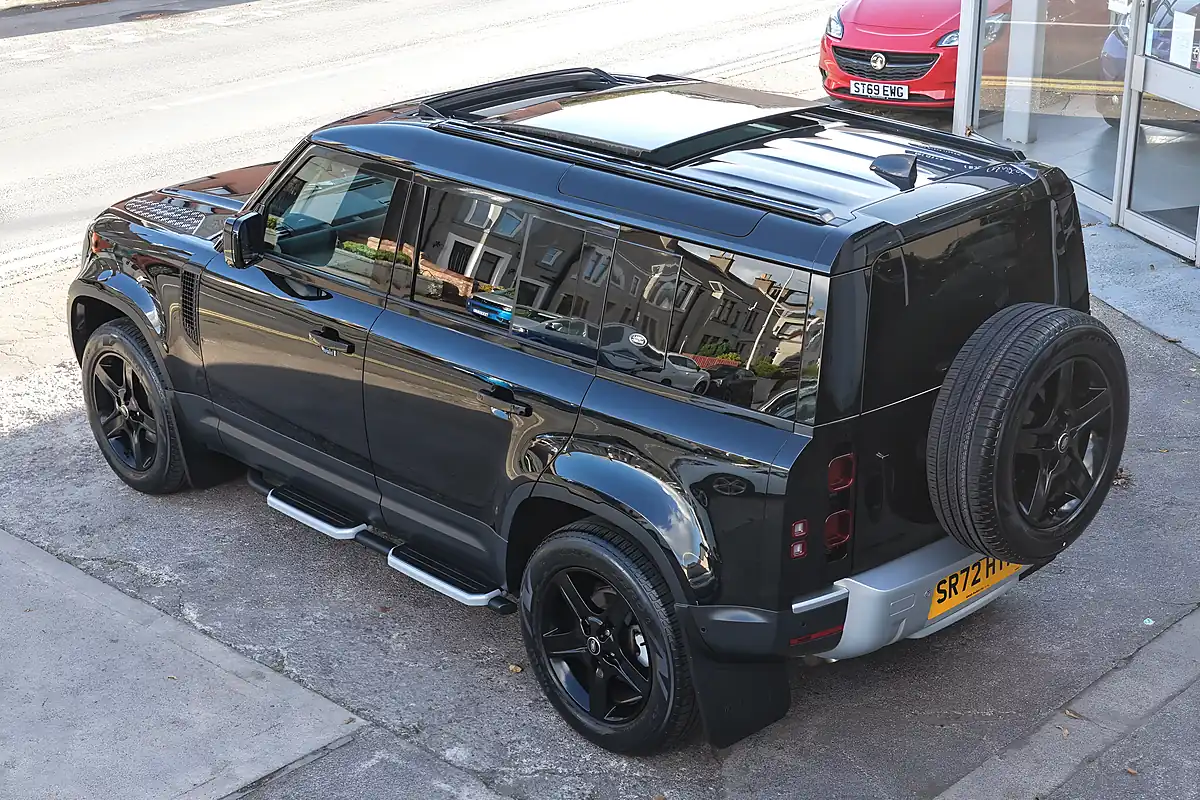 Used 2022 Land Rover Defender 110 Se Black - Interior and Exterior details 4