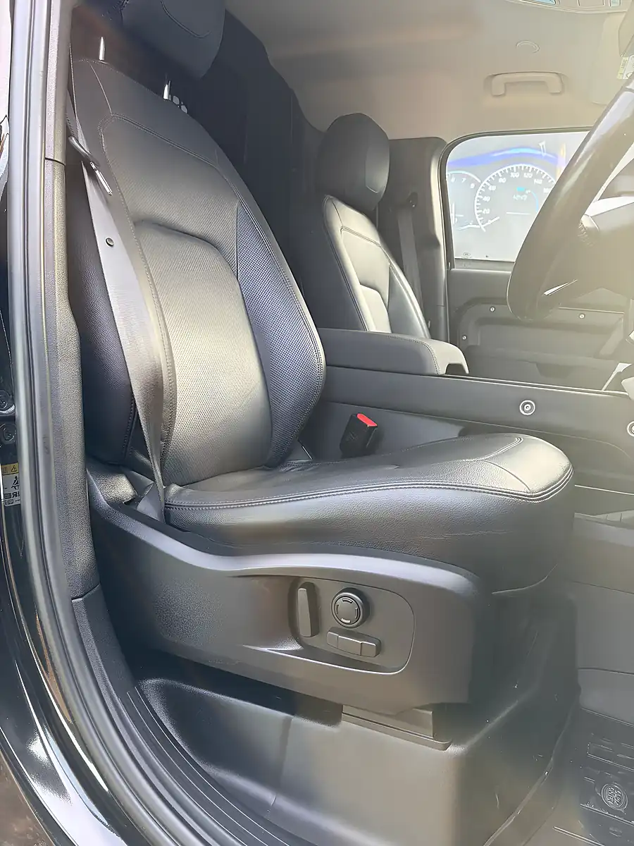 Used 2022 Land Rover Defender 110 Se Hard Top Santorini Black - Interior and Exterior details 6